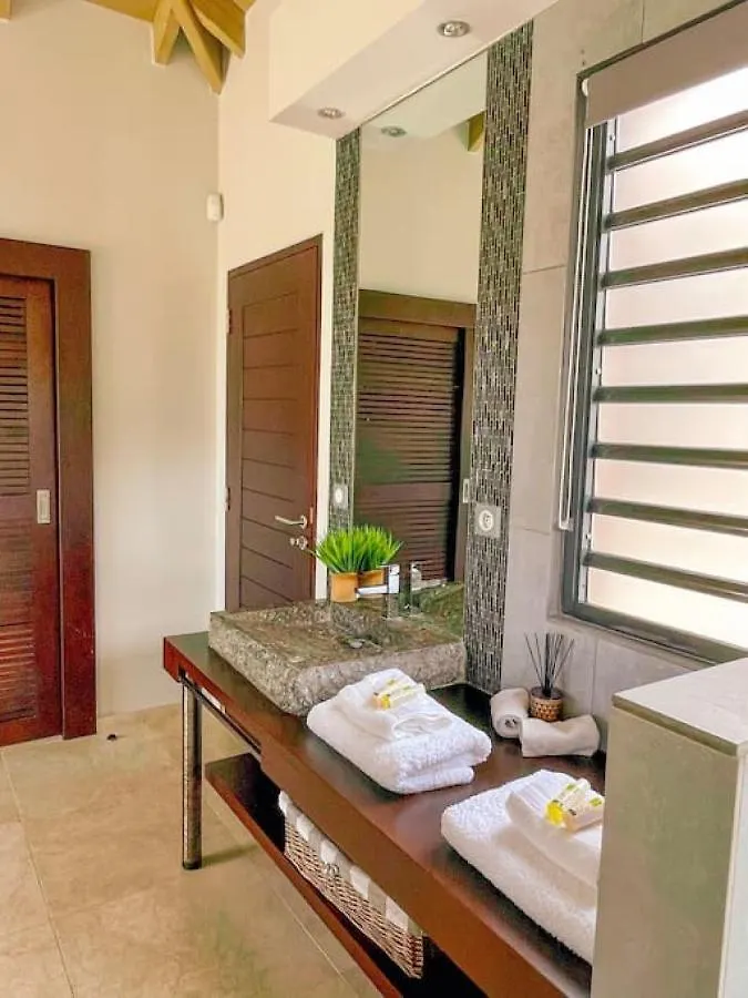Villa Indigo Pearl, Luxury, Orient Bay Seaview